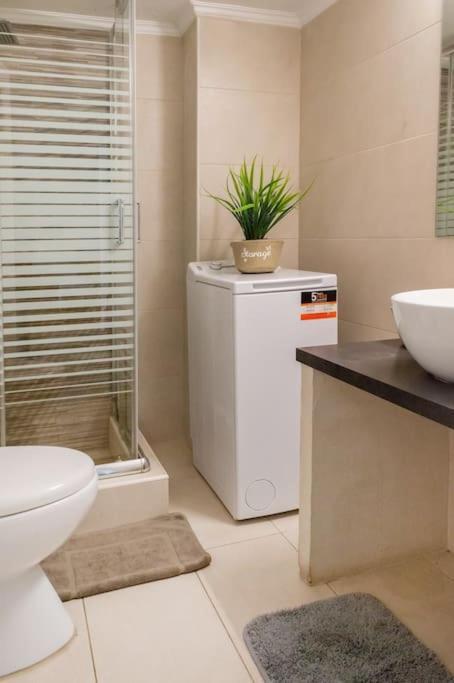 Cozy Airbnb Room In เอเธนส์ ภายนอก รูปภาพ